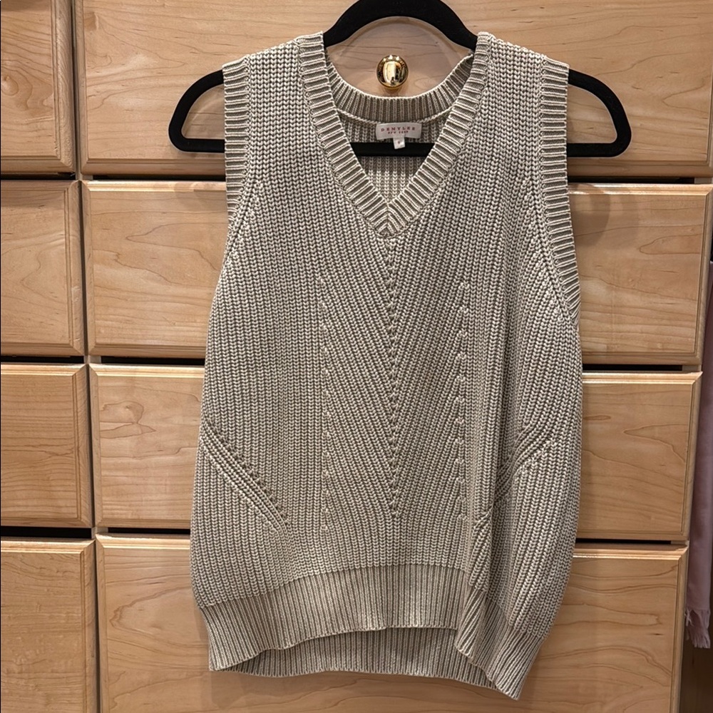 Gray Knit Sleeveless Sweater Vest